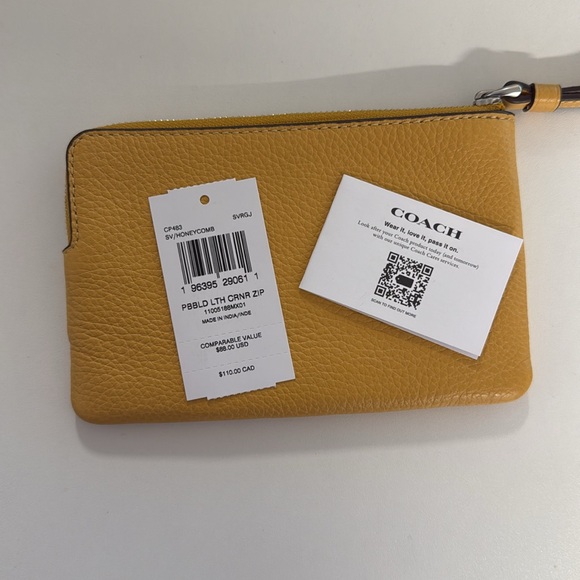 Coach wristlet BNWT in Honeycomb - Picture 6 of 6